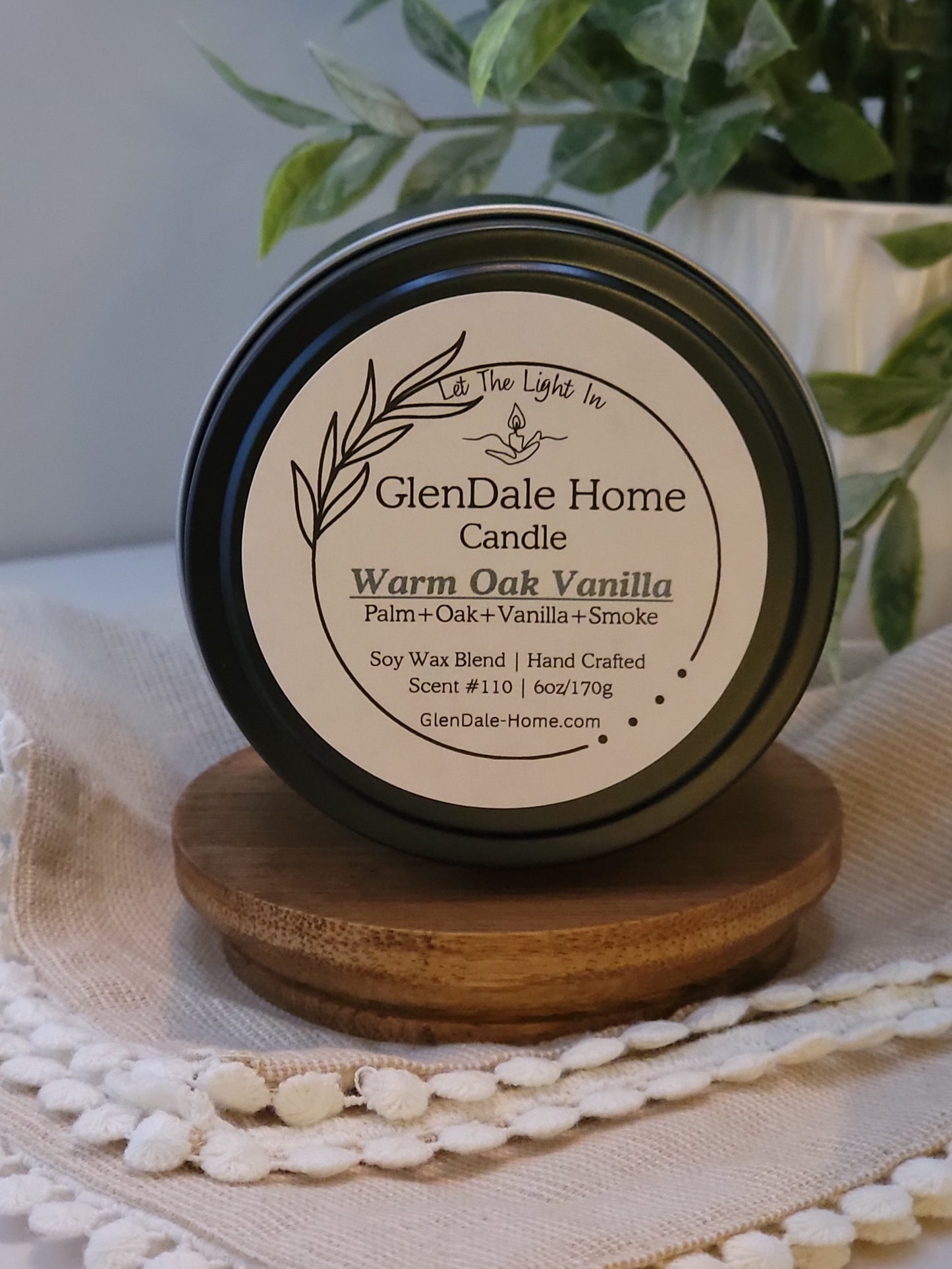 The Warm Oak Vanilla Candle